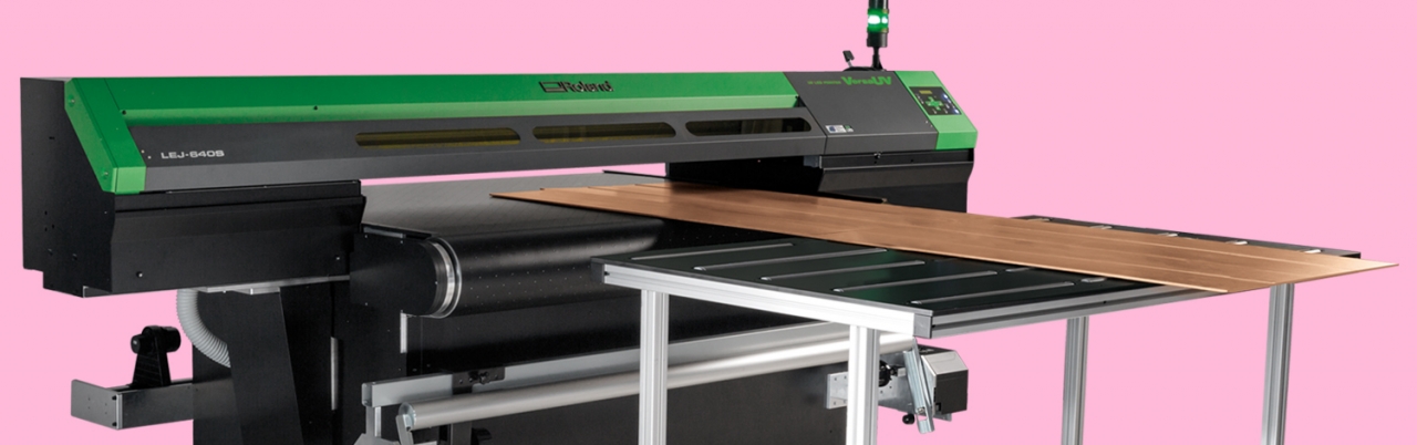 VersaUV S-Series belt with included table printing rigid substrates